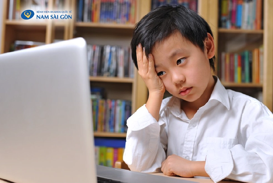 TRIỆU CHỨNG ĐAU ĐẦU Ở TRẺ EM