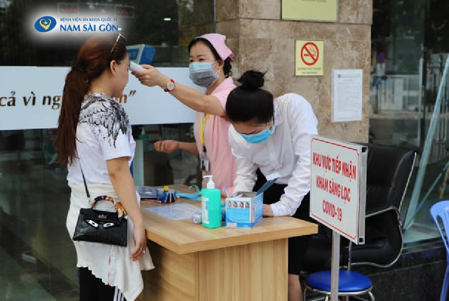 BVĐK NAM SÀI GÒN PHÒNG COVID-19: SÀNG LỌC NGHIÊM NGẶT 100% KHÁCH HÀNG VÀ CÁN BỘ Y TẾ KHI ĐẾN BV