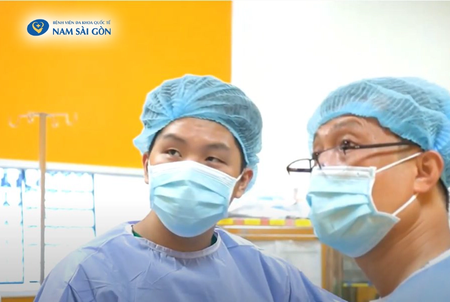 CỨU BỆNH NHÂN CAMPUCHIA BỊ KHỐI U MÁU CHIẾM TOÀN BỘ THANH QUẢN HIẾM GẶP