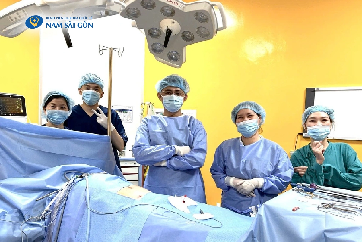 GIAN NAN VẤT VẢ PHỤ NỮ NGÀNH Y