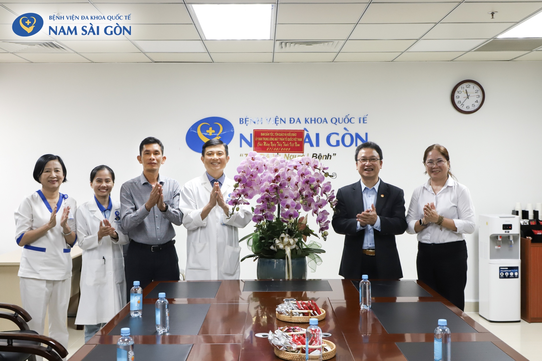 ĐÓN TIẾP BAN DÂN TỘC, TÔN GIÁO VÀ KIỀU BÀO – UỶ BAN TRUNG ƯƠNG MẶT TRẬN TỔ QUỐC VIỆT NAM VÀ ĐẢNG ỦY – HĐND – UBND – UBMTTQVN XÃ BÌNH HƯNG ĐẾN THĂM VÀ CHÚC MỪNG NGÀY THẦY THUỐC VIỆT NAM 27/2