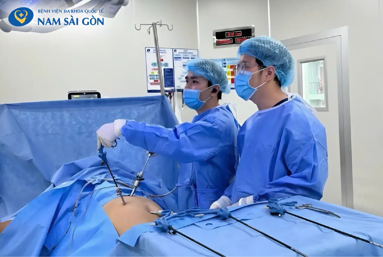 PHẪU THUẬT NỘI SOI ĐIỀU TRỊ CHỨNG NẤC CỤT KÉO DÀI HƠN 10 NĂM CHO CỤ ÔNG 68 TUỔI