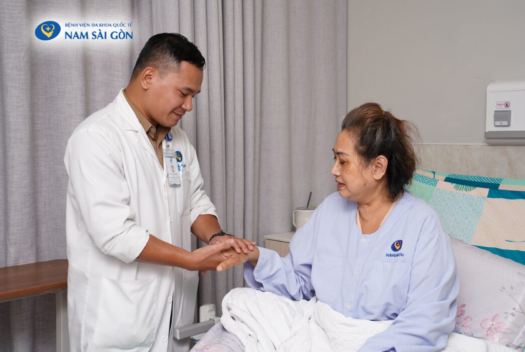 CỨU SỐNG NGƯỜI BỆNH BỊ 70 CON ONG VÒ VẼ ĐỐT GÂY SỐC PHẢN VỆ