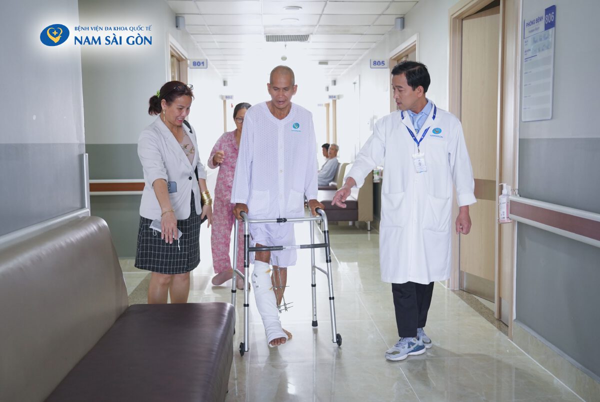 CẤP CỨU GIỜ “VÀNG” – GIỮ LẠI BÀN CHÂN BỊ ĐỨT LÌA ĐỘNG MẠCH CHO NẠN NHÂN GẶP TAI NẠN NGHIÊM TRỌNG BỞI MÁY CẮT CỎ